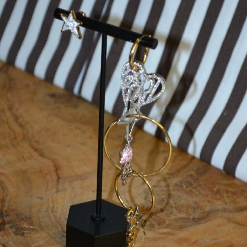 NWOT Henri Bendel Script I Love Henri Mismatched Drop Earrings - Picture 3 of 4